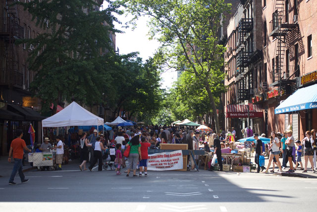 The entrance to the 44th St Garage Sale