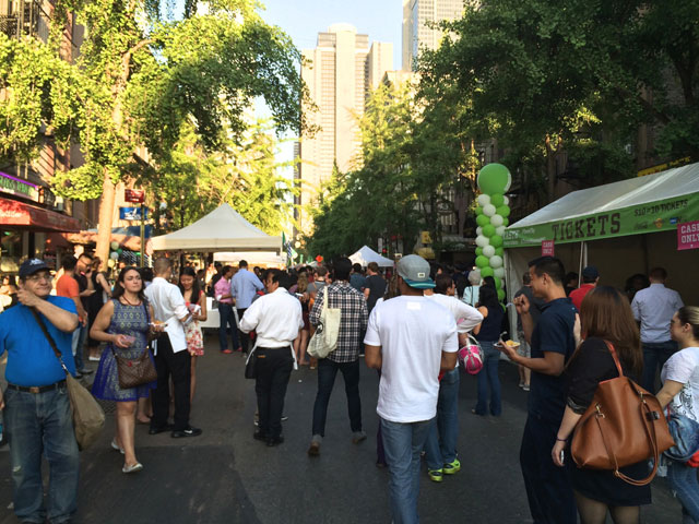 The crowds at the Taste of Times Square festival